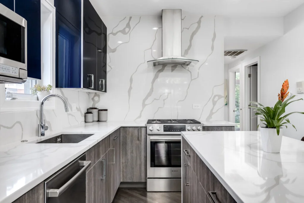 Two-tonal kitchen design